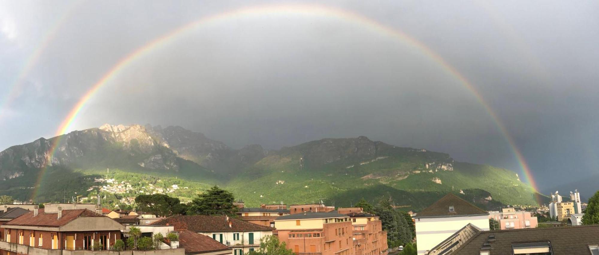 Bright Penthouse Close To Center With Terrace And Lake View Lecco Zewnętrze zdjęcie